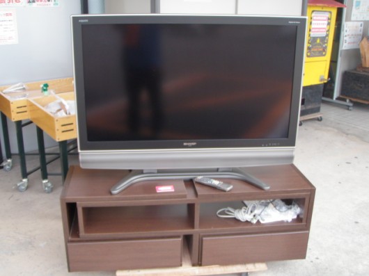 シャープの46インチ液晶テレビAQUOSのが入荷しました。