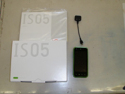 au　のケータイSHARPのIS05が入荷しました。