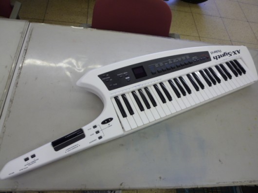 ローランドのシンセサイザー(AX－Synth) が入荷しました。