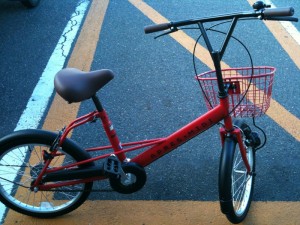 おしゃれな赤い自転車が入荷しました。