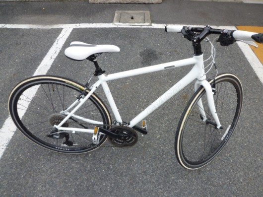 GIANT　ESCAPE　R3.1クロスバイクのホワイトが入荷しました。　