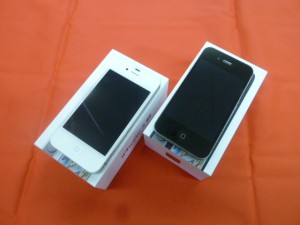 auのiphone　4S　64GBを2台入荷しましたぞい。