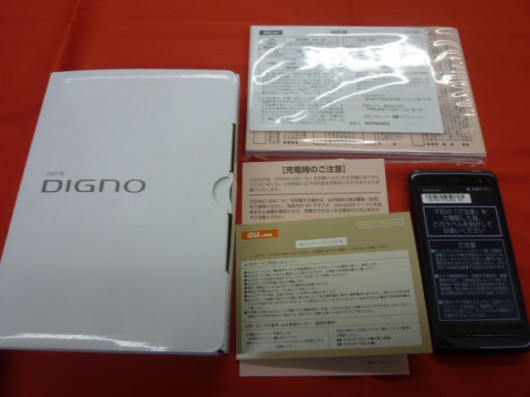 auのスマートフォンISW11K　DIGNO（ブラック）入荷しました。