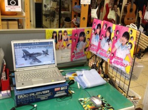 スタッフ よこや◯さんのデスク