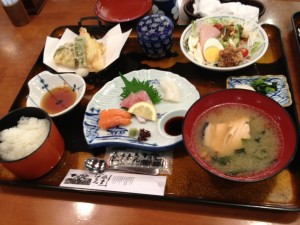 近所のいけす料理でランチ