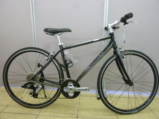 GIANTのクロスバイク（ESCAPE　R3）が入荷しました。465でSサイズになります。