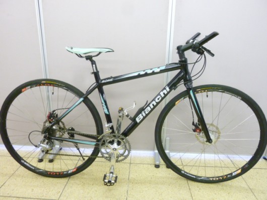 Bianchi　ROMA　2007モデルのクロスバイクが入荷しました。カッコイイ黒です。