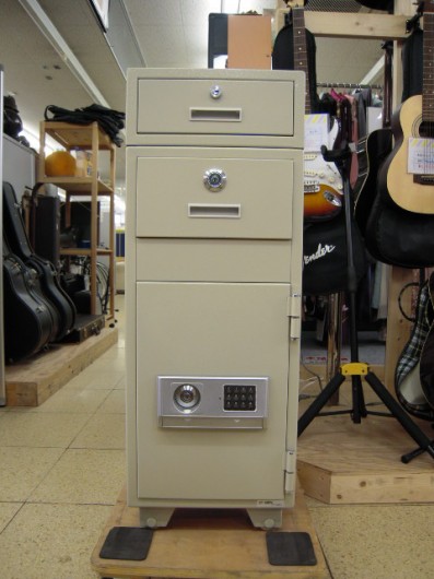投入式　金庫　入荷しました！