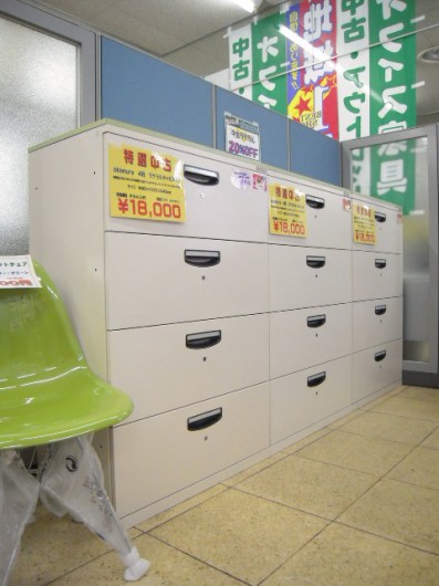 オカムラ　４段　ラテラルキャビネット　入荷しました。