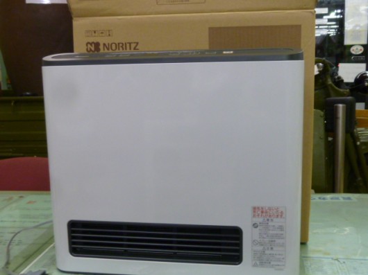 さ、さ、寒ーい冷え続ける中、ガスファンヒーター入荷しました。