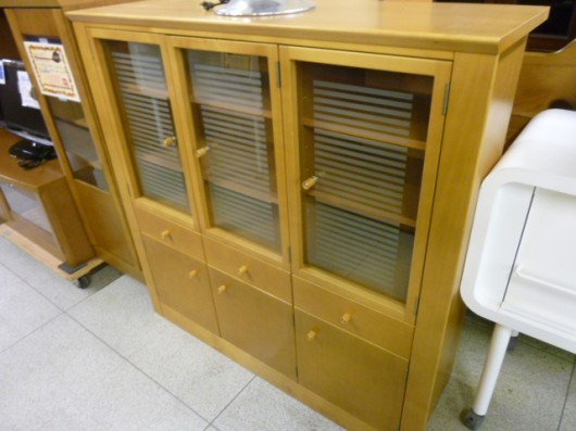 コスガのオシャレな食器棚入荷しました。