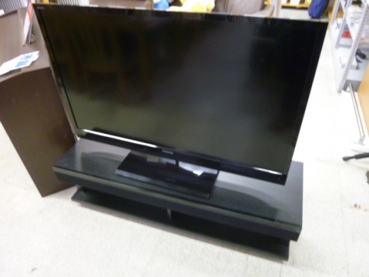 46インチ液晶テレビとオーディオラック2点セット入荷しました。