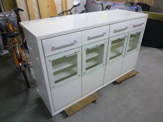 只今引っ越しシーズン中！！ホワイトの感じの良いカウンター入荷しました。