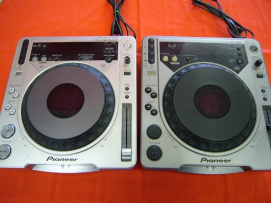 またまた、マニアックな！！Pioneerのターンテーブル2台入荷しました。