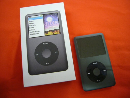 40,000曲持ち歩こうiPod　classic　（160GB）入荷しました。