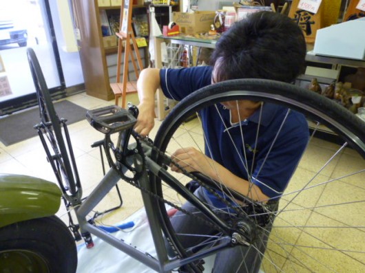 自転車と格闘中？