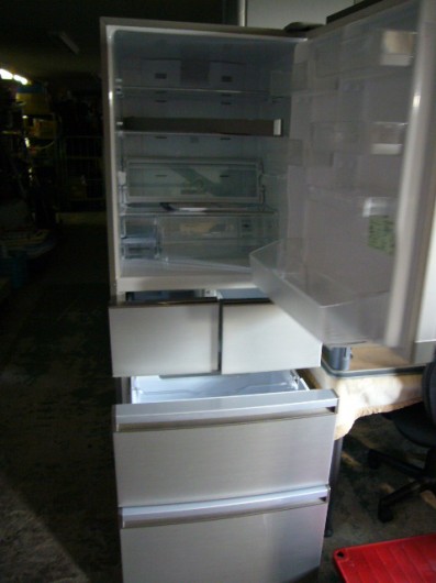 2012年製で400Lの容量の冷蔵庫AQUA入荷しました。