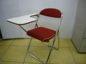コクヨ　　メモ台付きパイプイス　入荷☆