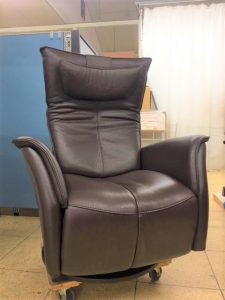 【家具・岡山】 電動リクライニングチェア ラムダ（本革）入荷しました！
