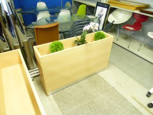 事務所に花を。。。
