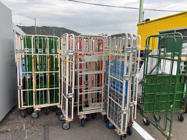 業務用　カゴ台車　大量に入荷しております！( *´艸｀)