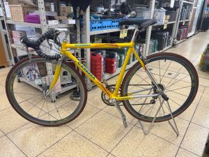 【名品入荷】イタリアの老舗「CARRERA」のロードバイクが仲間入り！ヴィンテージ好き必見の渋い一台です。