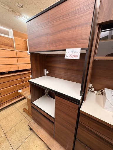 木目ブラウンが美しい✨キッチンボード販売中です！